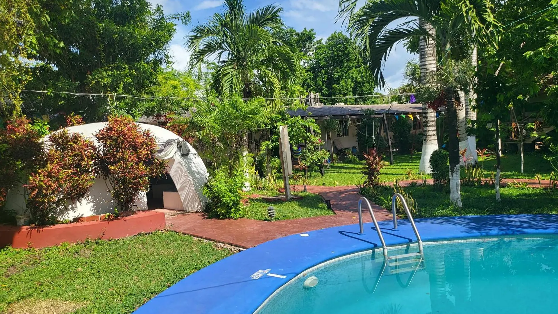 Cabanas Colibri Bacalar Hotel